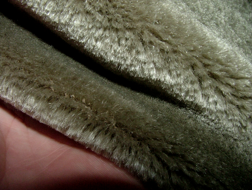 1 Mt Romo Cacao Thick 100% Mohair Velvet Fabric Upholstery Cushion RRP £345.001