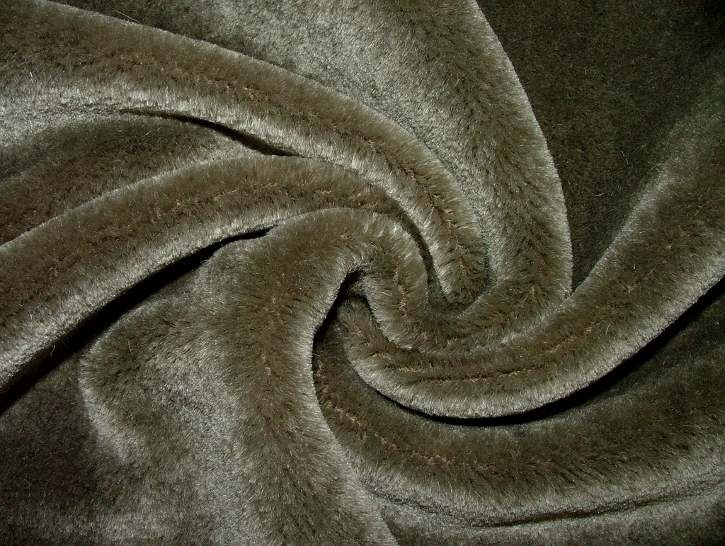 1 Mt Romo Cacao Thick 100% Mohair Velvet Fabric Upholstery Cushion RRP £345.004