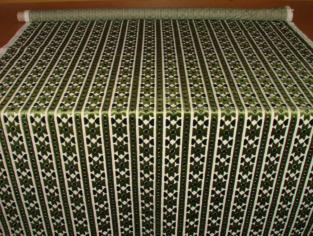 iLiv Thick Plush Velvet Fabric 1.1m Bazaar Emerald Curtain Upholstery Cushion4