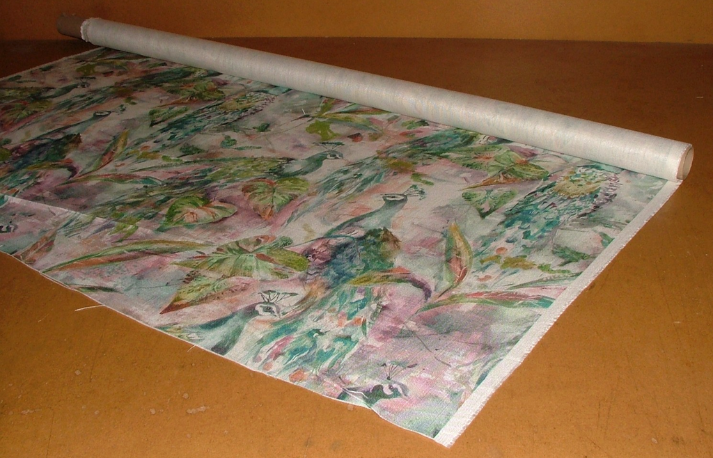 Fabric Remnants Voyage Maison 2 Metres Ebba Coral Upholstery Cushion Curtain3