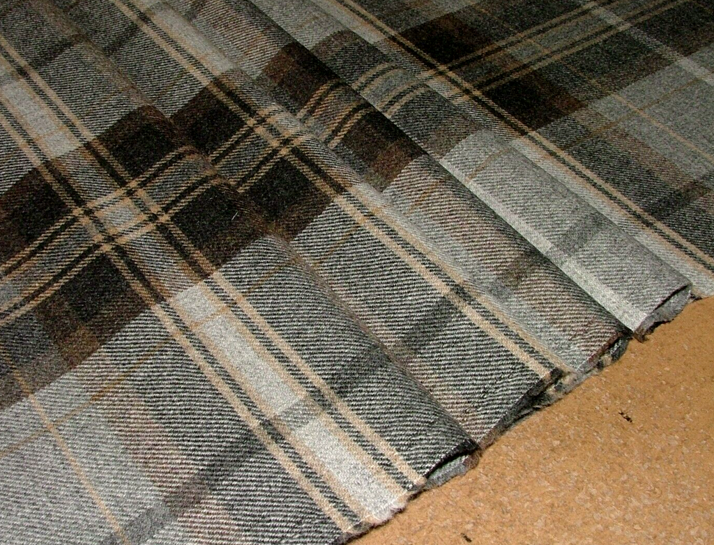 100% Shetland Wool Grey Black Brown Tartan Upholstery Curtain Cushion Fabric
