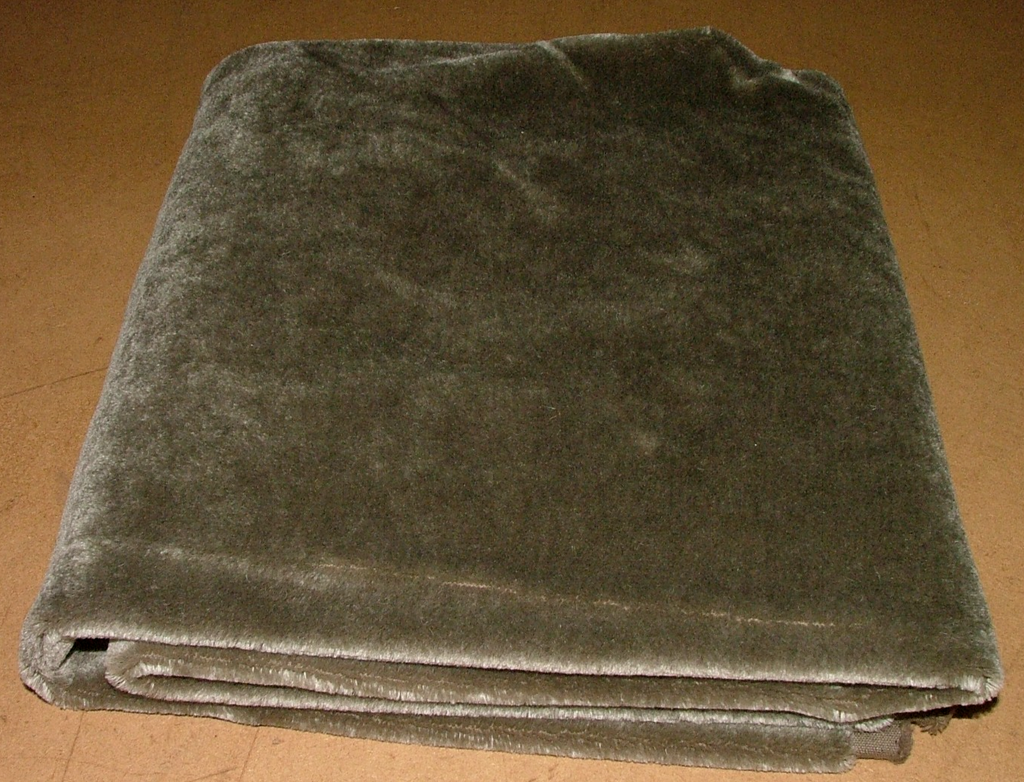 1 Mt Romo Cacao Thick 100% Mohair Velvet Fabric Upholstery Cushion RRP £345.002